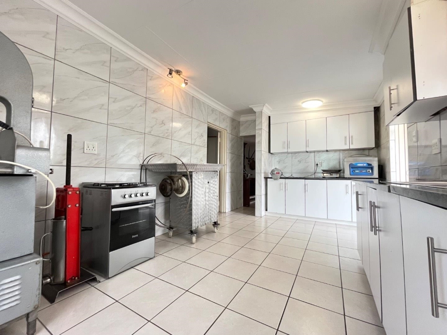 7 Bedroom Property for Sale in Northmead Gauteng