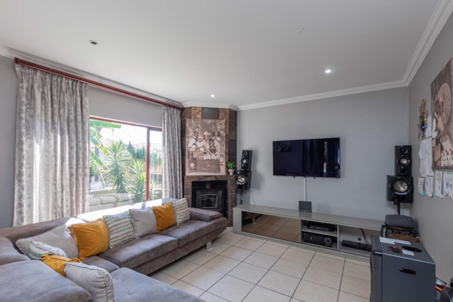To Let 4 Bedroom Property for Rent in Willowbrook Gauteng
