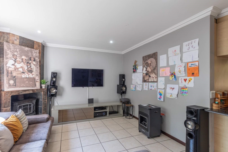 To Let 4 Bedroom Property for Rent in Willowbrook Gauteng