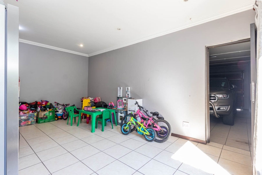 To Let 4 Bedroom Property for Rent in Willowbrook Gauteng