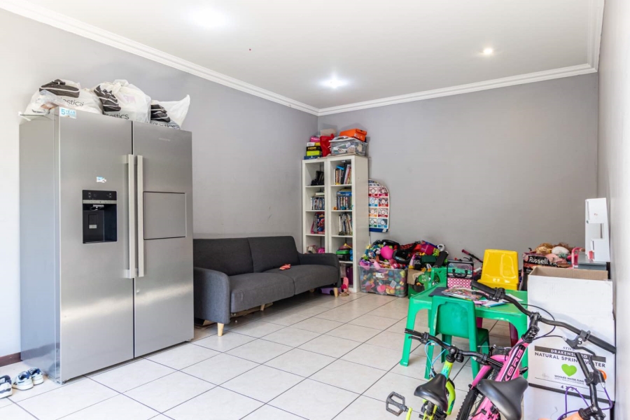 To Let 4 Bedroom Property for Rent in Willowbrook Gauteng