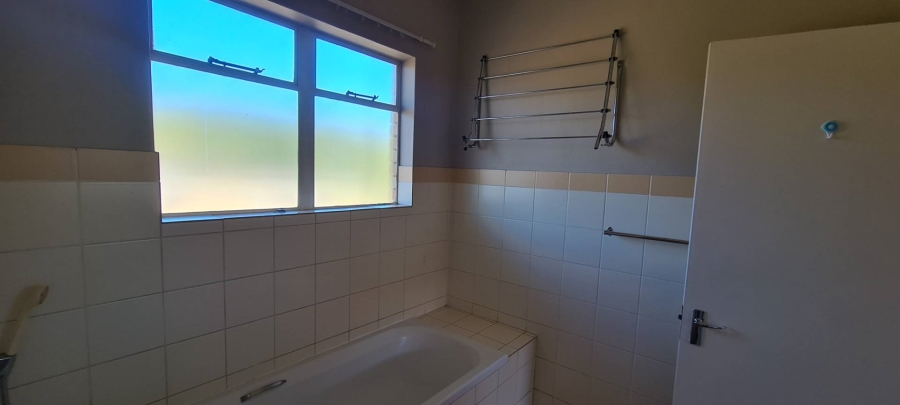 To Let 2 Bedroom Property for Rent in Die Wilgers Gauteng