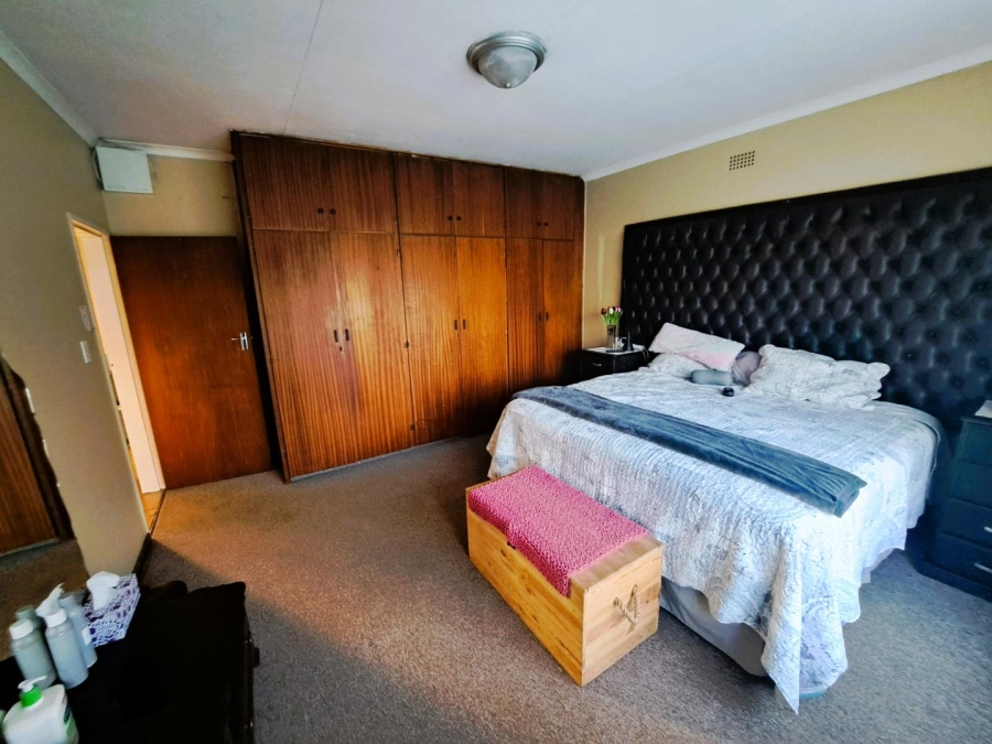 4 Bedroom Property for Sale in Moregloed Gauteng