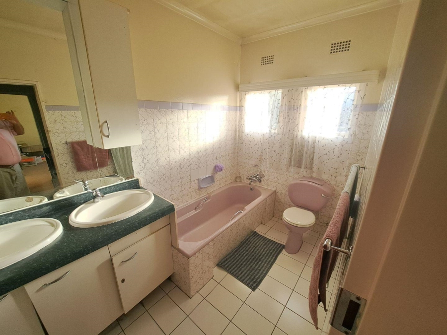 4 Bedroom Property for Sale in Moregloed Gauteng