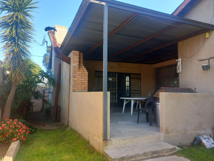 4 Bedroom Property for Sale in South Crest Gauteng