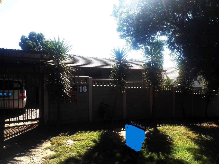 4 Bedroom Property for Sale in South Crest Gauteng