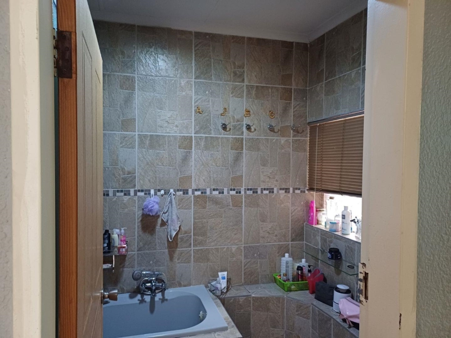 3 Bedroom Property for Sale in South Crest Gauteng