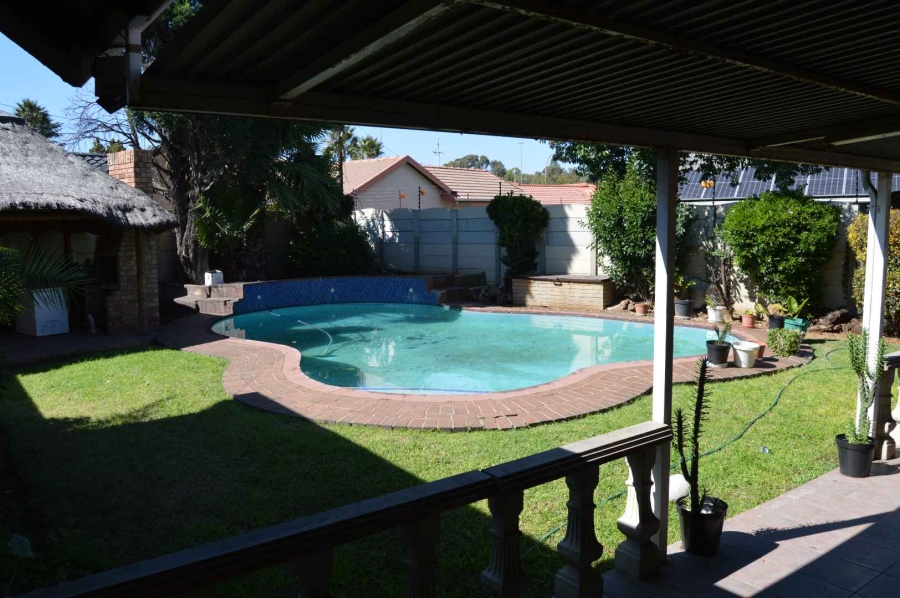 3 Bedroom Property for Sale in Verwoerdpark Gauteng