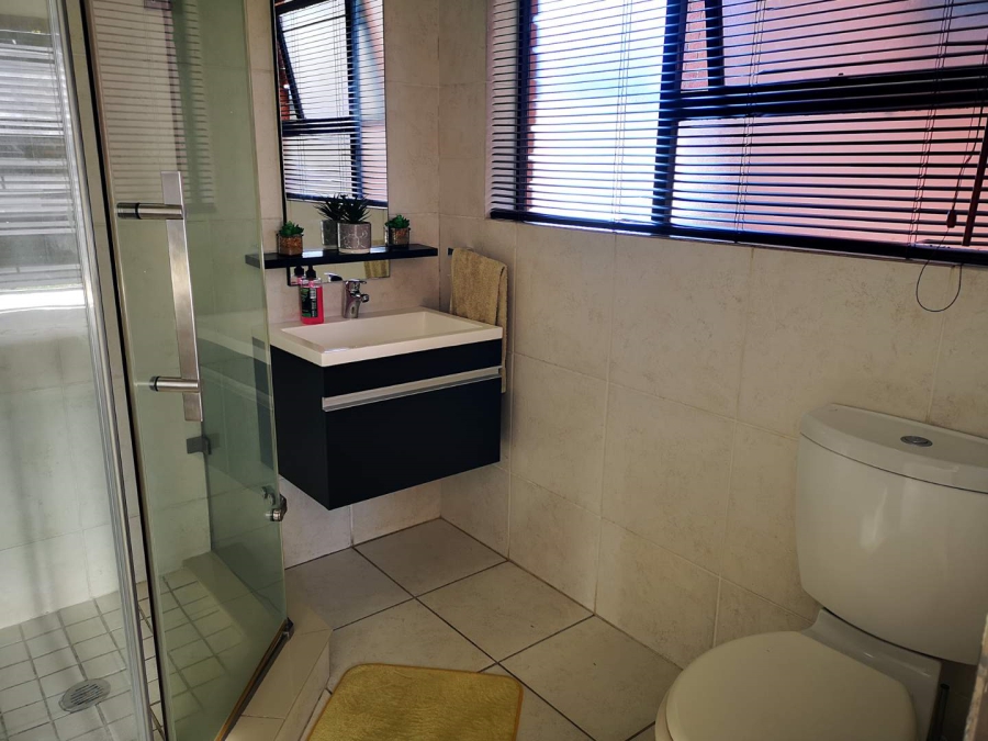 To Let 3 Bedroom Property for Rent in Oakdene Gauteng