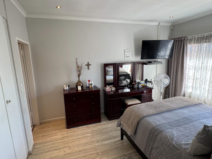 3 Bedroom Property for Sale in New Redruth Gauteng