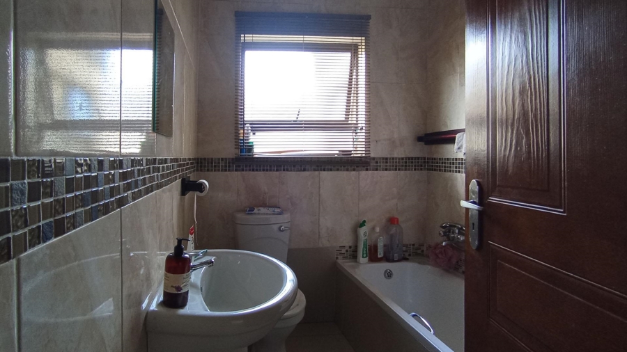 3 Bedroom Property for Sale in Thatchfield Estate Gauteng