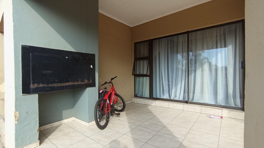 3 Bedroom Property for Sale in Thatchfield Estate Gauteng