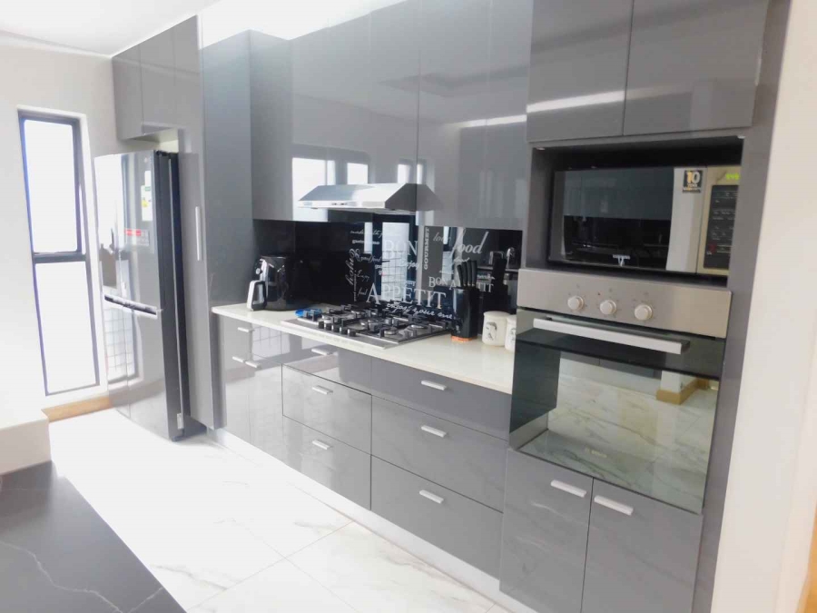 To Let 4 Bedroom Property for Rent in Bryanston Gauteng
