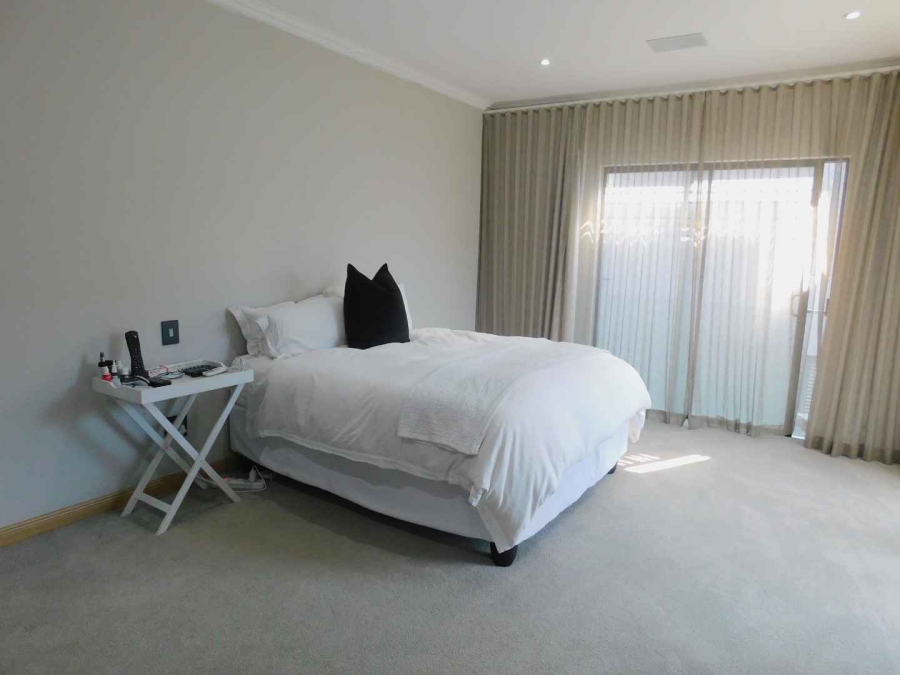 To Let 4 Bedroom Property for Rent in Bryanston Gauteng
