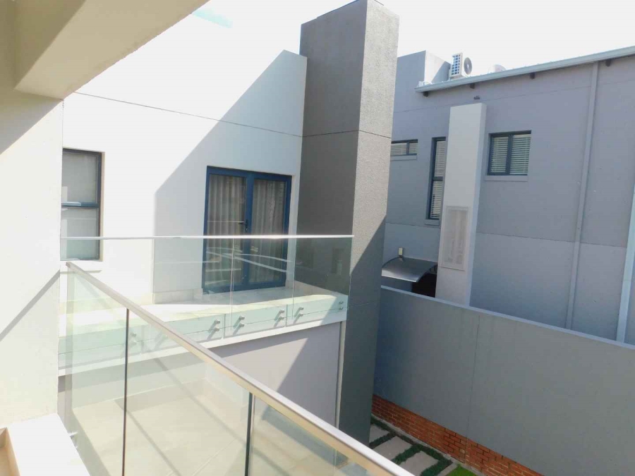 To Let 4 Bedroom Property for Rent in Bryanston Gauteng