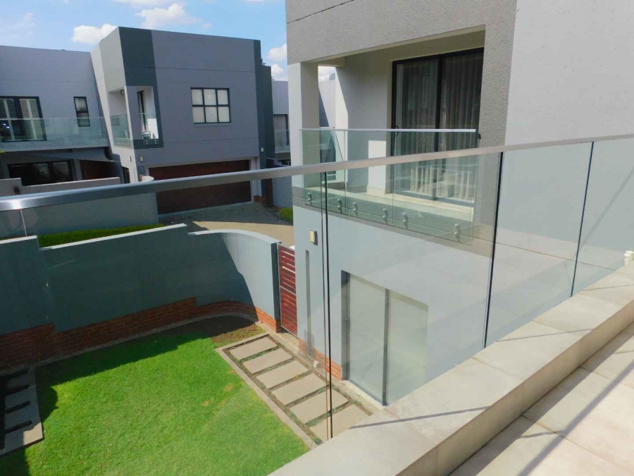 To Let 4 Bedroom Property for Rent in Bryanston Gauteng