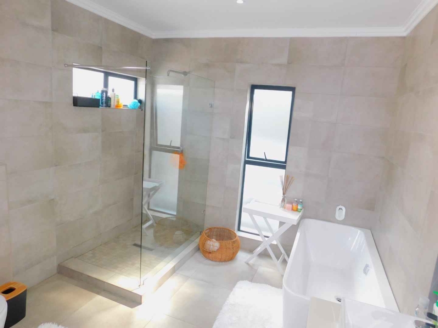 To Let 4 Bedroom Property for Rent in Bryanston Gauteng