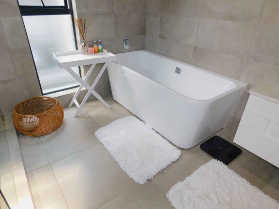 To Let 4 Bedroom Property for Rent in Bryanston Gauteng