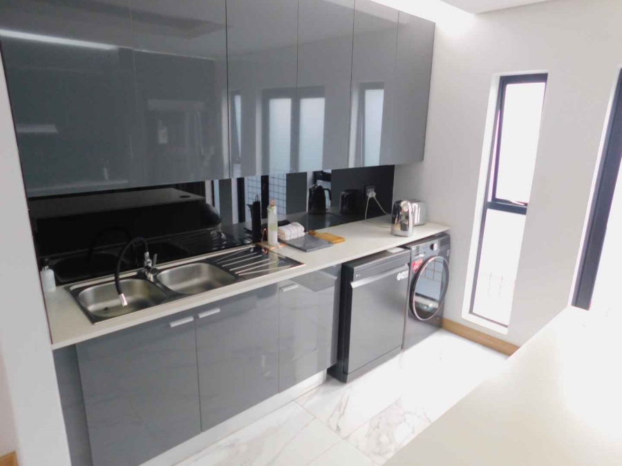 To Let 4 Bedroom Property for Rent in Bryanston Gauteng