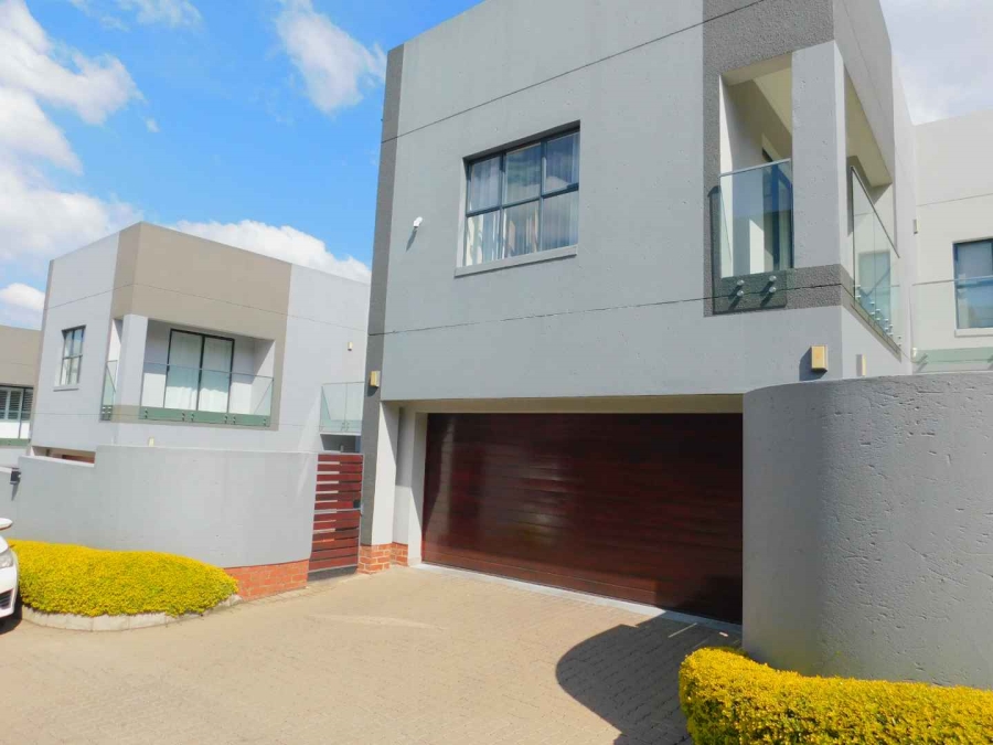 To Let 4 Bedroom Property for Rent in Bryanston Gauteng