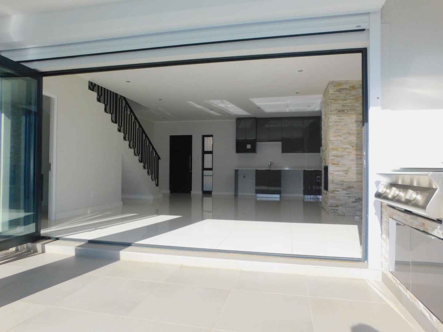 To Let 2 Bedroom Property for Rent in Bryanston Gauteng