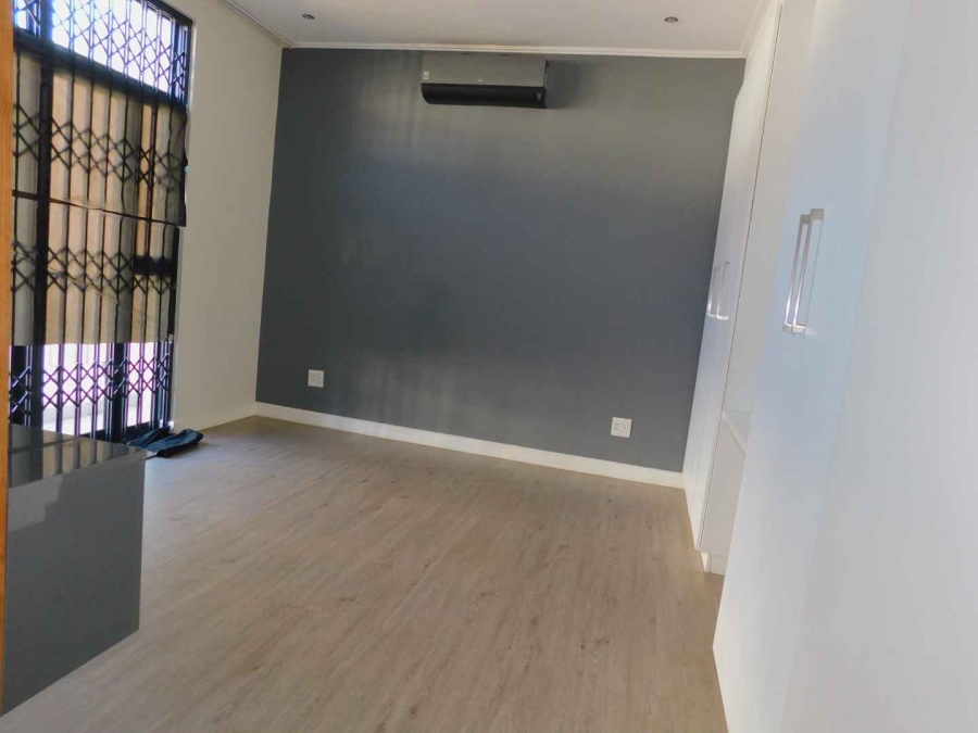 To Let 2 Bedroom Property for Rent in Bryanston Gauteng