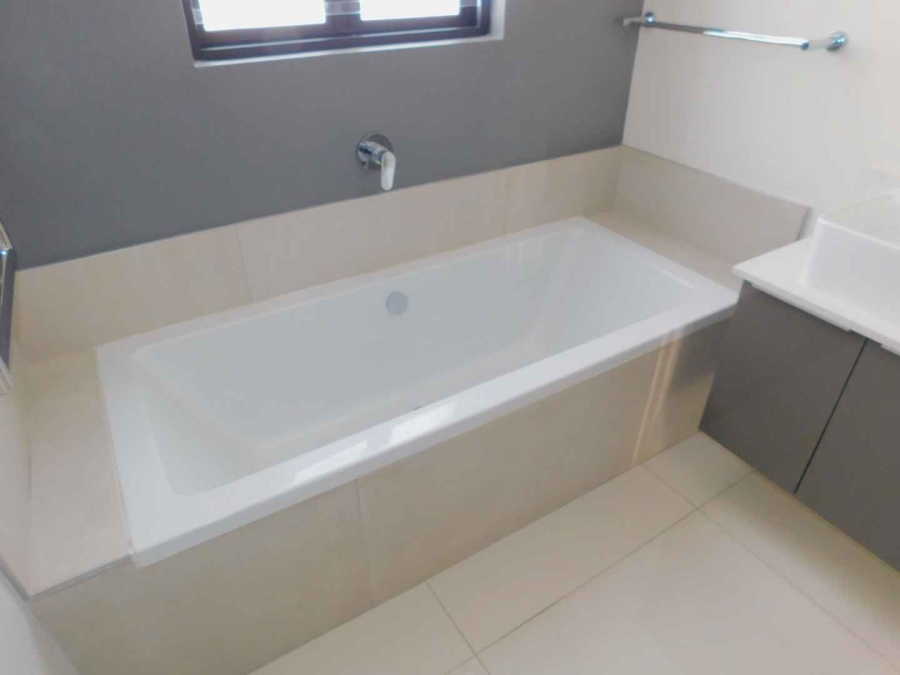 To Let 2 Bedroom Property for Rent in Bryanston Gauteng