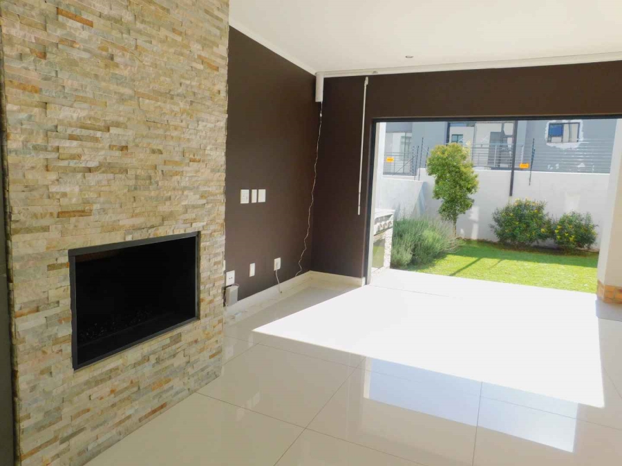 To Let 2 Bedroom Property for Rent in Bryanston Gauteng