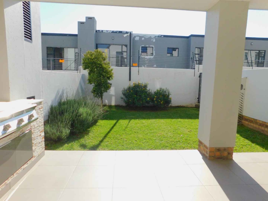 To Let 2 Bedroom Property for Rent in Bryanston Gauteng