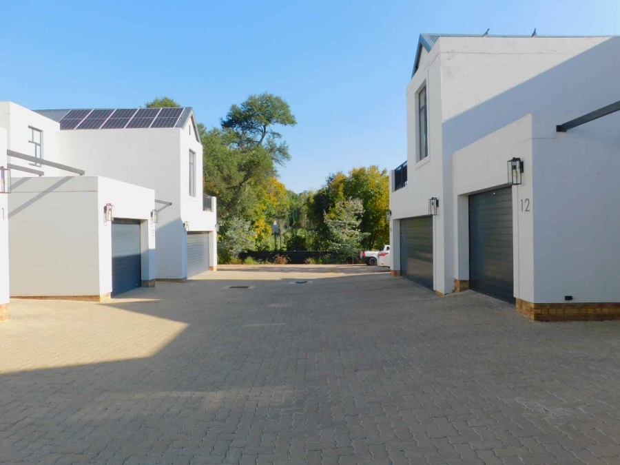 To Let 2 Bedroom Property for Rent in Bryanston Gauteng