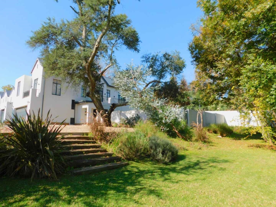To Let 2 Bedroom Property for Rent in Bryanston Gauteng