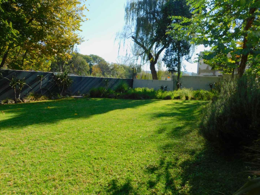 To Let 2 Bedroom Property for Rent in Bryanston Gauteng