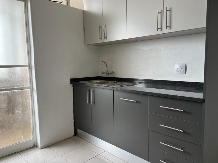 To Let 2 Bedroom Property for Rent in Honeyhills Gauteng