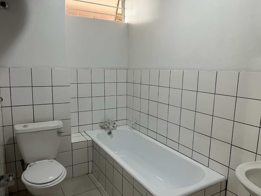 To Let 2 Bedroom Property for Rent in Honeyhills Gauteng