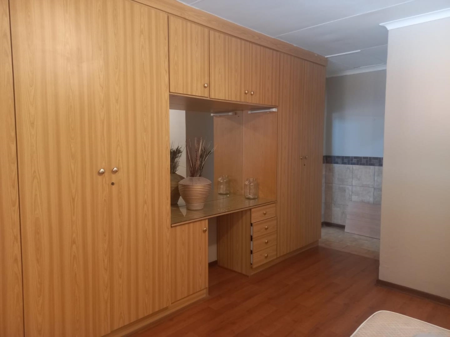 To Let 1 Bedroom Property for Rent in Discovery Gauteng