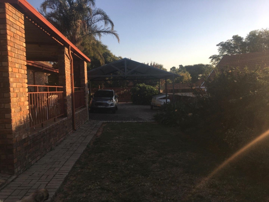 5 Bedroom Property for Sale in The Reeds Gauteng