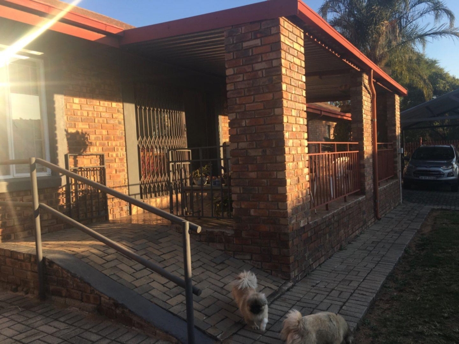 5 Bedroom Property for Sale in The Reeds Gauteng