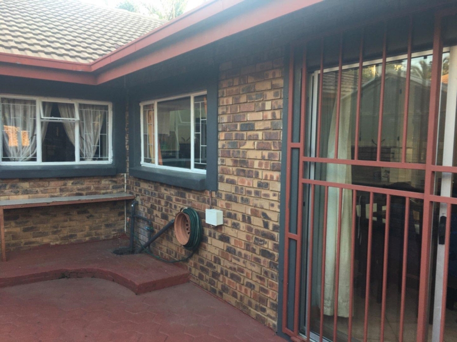 5 Bedroom Property for Sale in The Reeds Gauteng