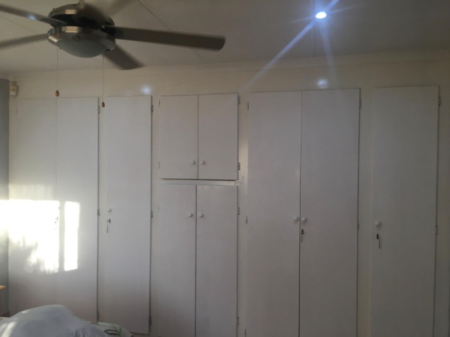 5 Bedroom Property for Sale in The Reeds Gauteng