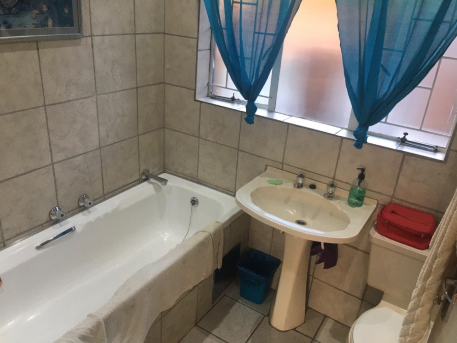 5 Bedroom Property for Sale in The Reeds Gauteng