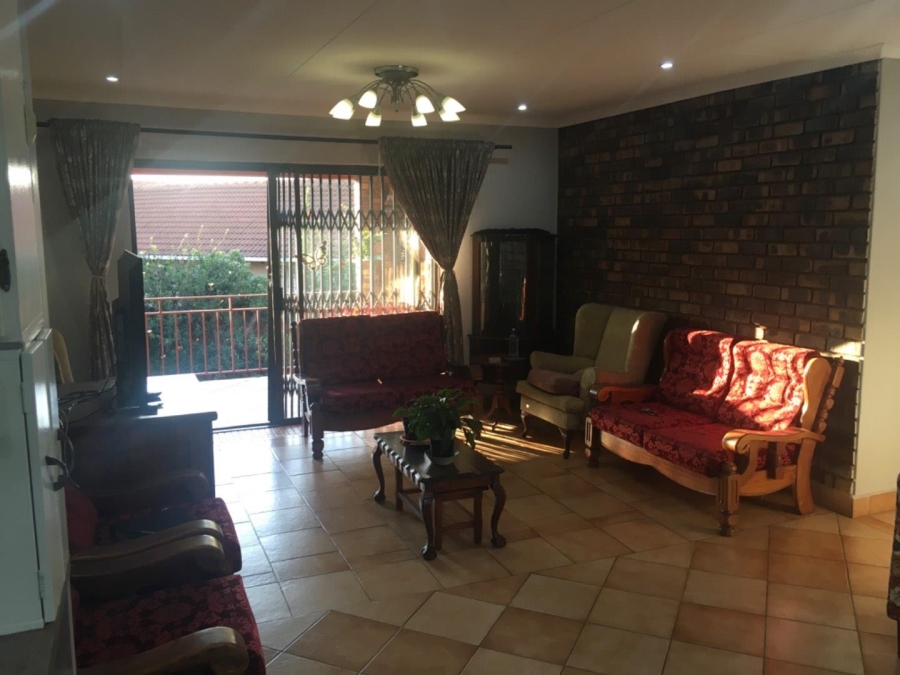 5 Bedroom Property for Sale in The Reeds Gauteng
