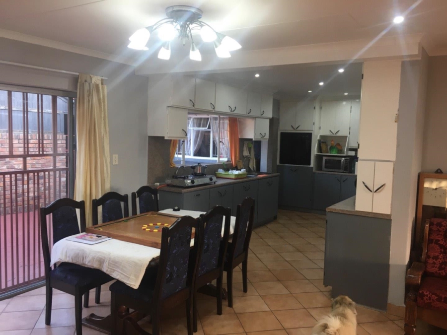 5 Bedroom Property for Sale in The Reeds Gauteng