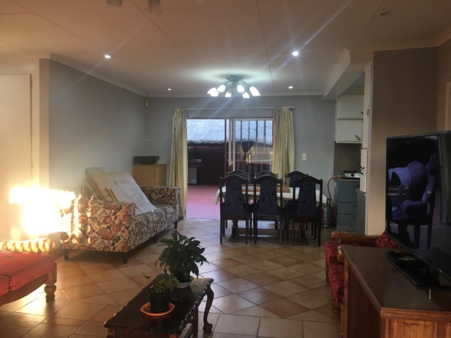 5 Bedroom Property for Sale in The Reeds Gauteng