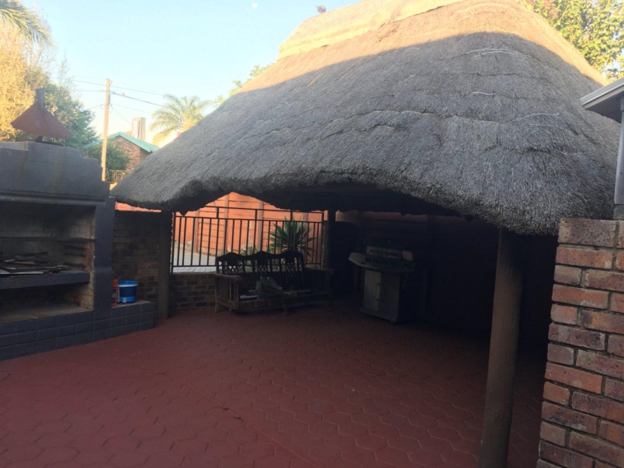 5 Bedroom Property for Sale in The Reeds Gauteng