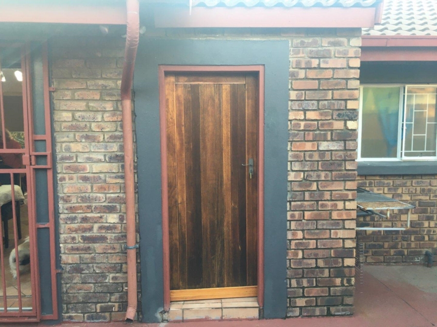5 Bedroom Property for Sale in The Reeds Gauteng
