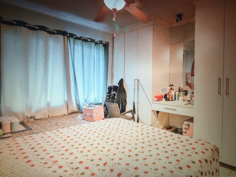 5 Bedroom Property for Sale in The Reeds Gauteng