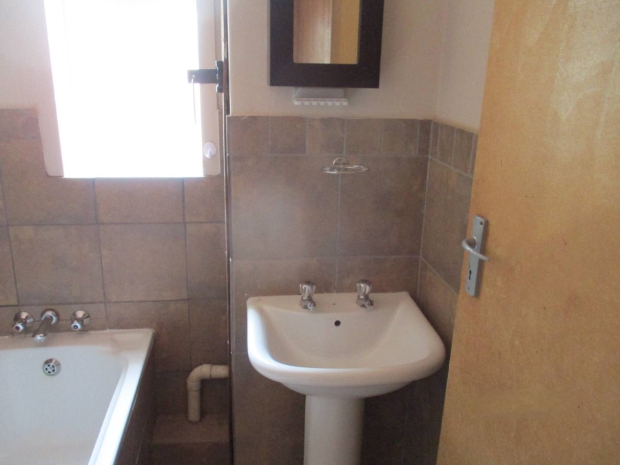 To Let 2 Bedroom Property for Rent in Annlin Gauteng