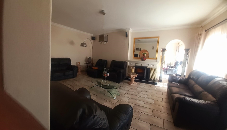 4 Bedroom Property for Sale in Glen Marais Gauteng