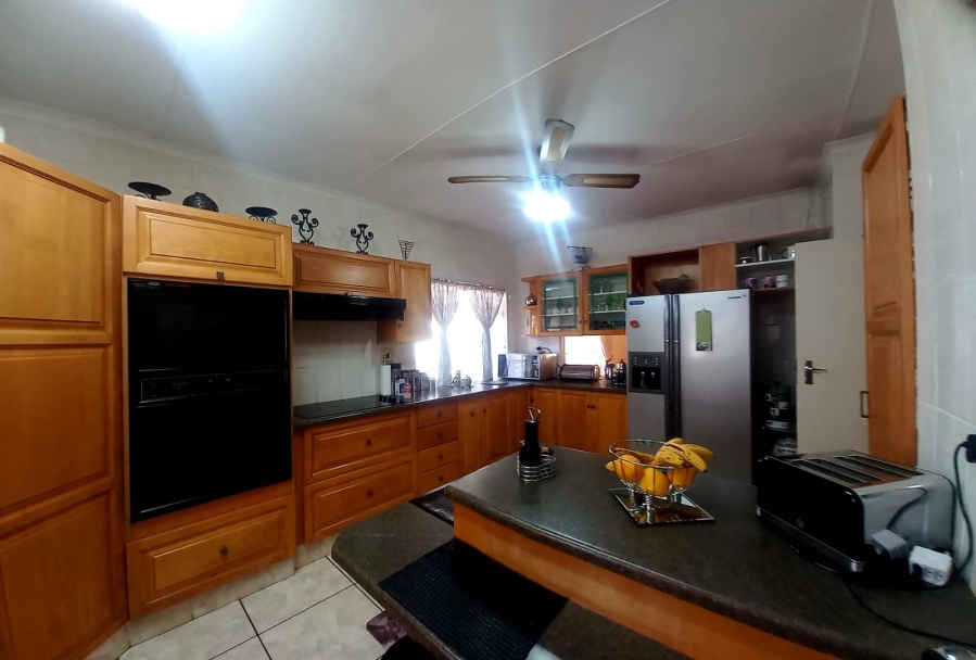4 Bedroom Property for Sale in Glen Marais Gauteng