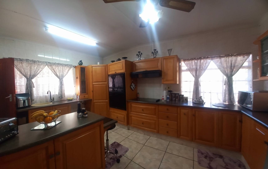 4 Bedroom Property for Sale in Glen Marais Gauteng